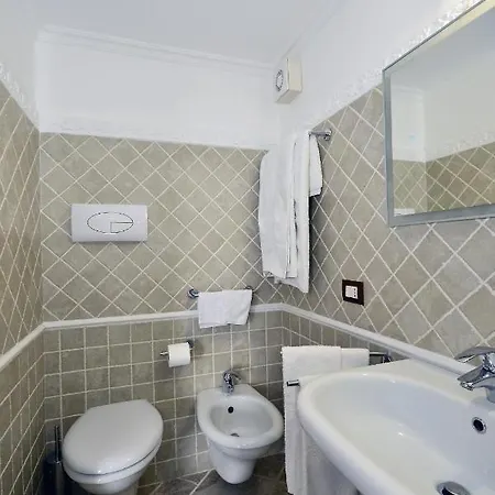 Alojamento de Acomodação e Pequeno-almoço Ipazia Capri 4*